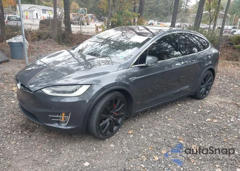 2016 Tesla Model X 60D/P100D/P90D z USA, uszkodzony, nr VIN 5YJXCAE43GF001193